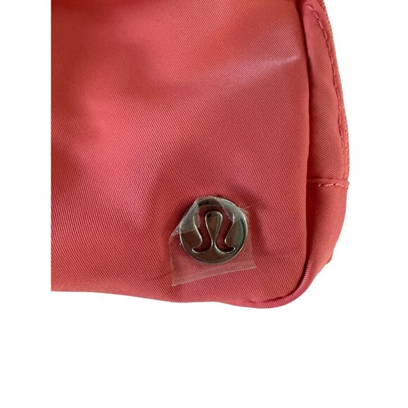 Lululemon Everywhere Belt Bag Womens One Size Pink Lightweight Water-Resistant - Picture 3 of 7
